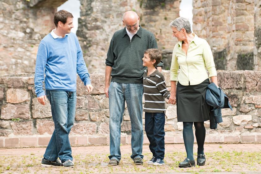 Familie bei Besichtigung