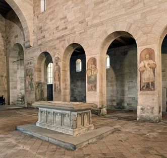 Kloster Lorch, Staufer-Tumba im Mittelschiff der Klosterkirche