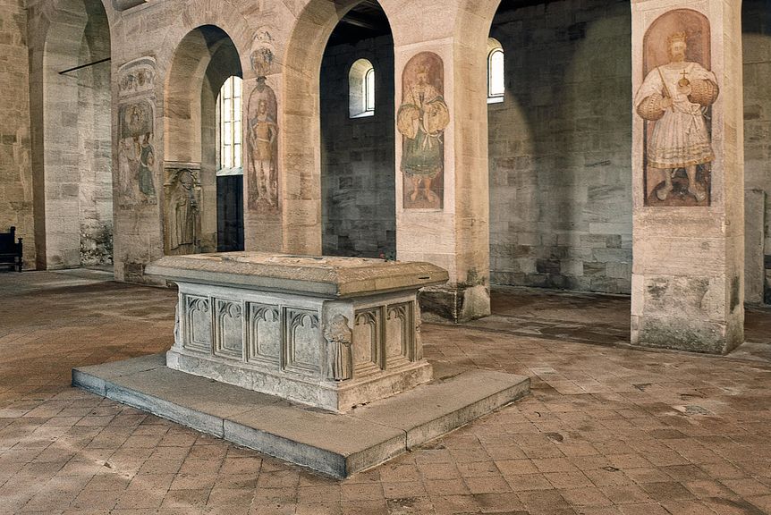 Kloster Lorch, Staufer-Tumba im Mittelschiff der Klosterkirche