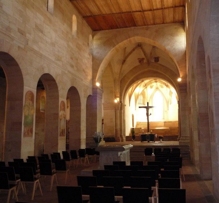 Blick in den Kirchenraum mit Kruzifix, Kloster Lorch